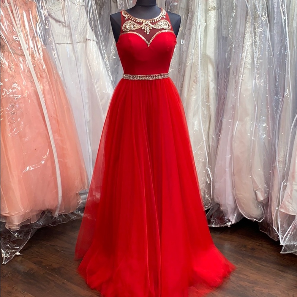 ✨SALE✨ NWT GORGEOUS RED BALL GOWN